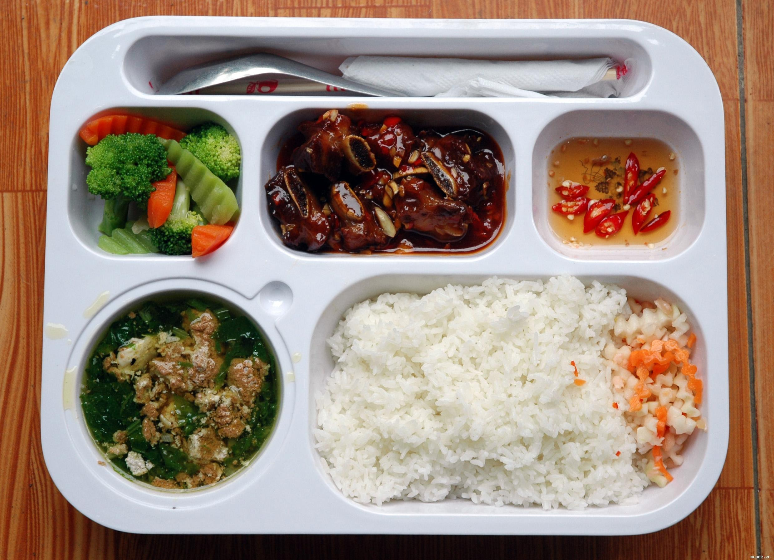 Hốt bạc nhanh chóng nhờ kinh doanh cơm văn phòng