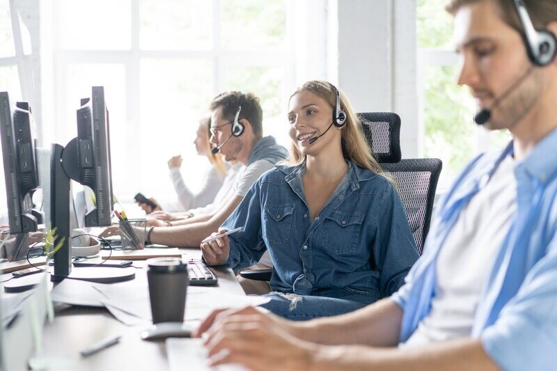 Customer Service là gì? Các yếu tố tạo nên dịch vụ khách hàng nổi bật