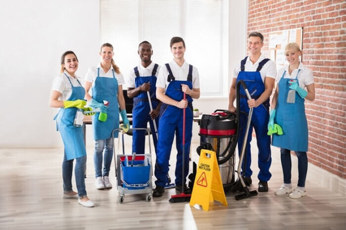 Tạp vụ nhà hàng là làm gì? Mô tả công việc, kỹ năng, thu nhập từ A-Z