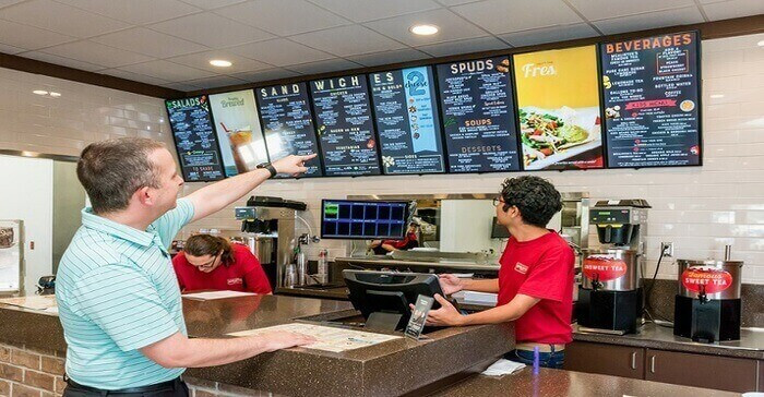 Bảng menu điện tử: Giải pháp hiện đại quản lý order tối ưu ngành F&amp;B