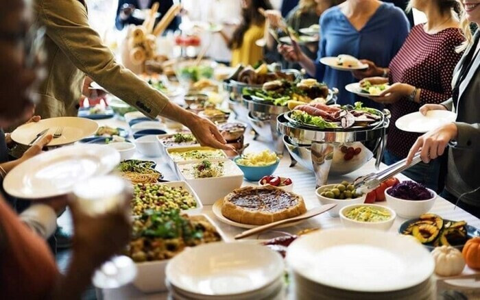 Các loại hình phục vụ trong nhà hàng phổ biến – Tiêu chí chọn loại hình phục vụ phù hợp