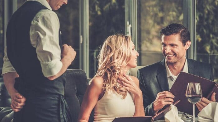 Fine Dining là gì? Tiêu chuẩn và quy trình phục vụ nhà hàng Fine Dining từ A-Z