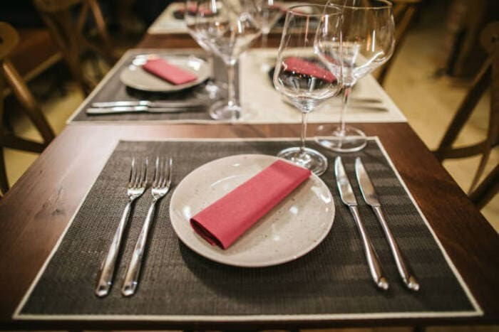 Fine Dining là gì? Tiêu chuẩn và quy trình phục vụ nhà hàng Fine Dining từ A-Z