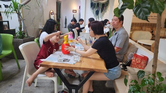 Kinh nghiệm mở quán cà phê tô tượng vốn ít lời nhiều (2024)