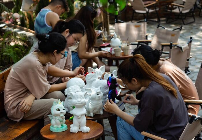 Kinh nghiệm mở quán cà phê tô tượng vốn ít lời nhiều (2024)