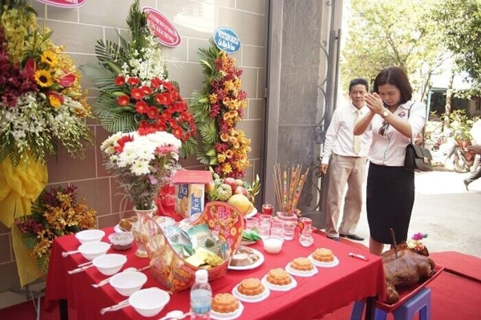 Mẫu văn khấn cúng khai trương quán ăn, nhà hàng chuẩn nhất 2024