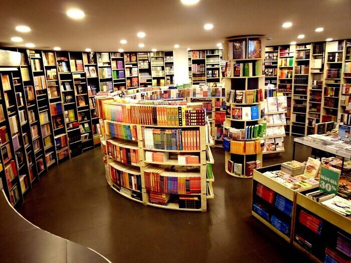 Mở nhà sách cần bao nhiêu vốn? Kinh nghiệm kinh doanh nhà sách từ A-Z