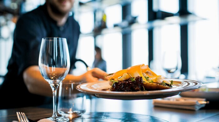 Mô tả công việc của quản lý nhà hàng – Yêu cầu, mức lương